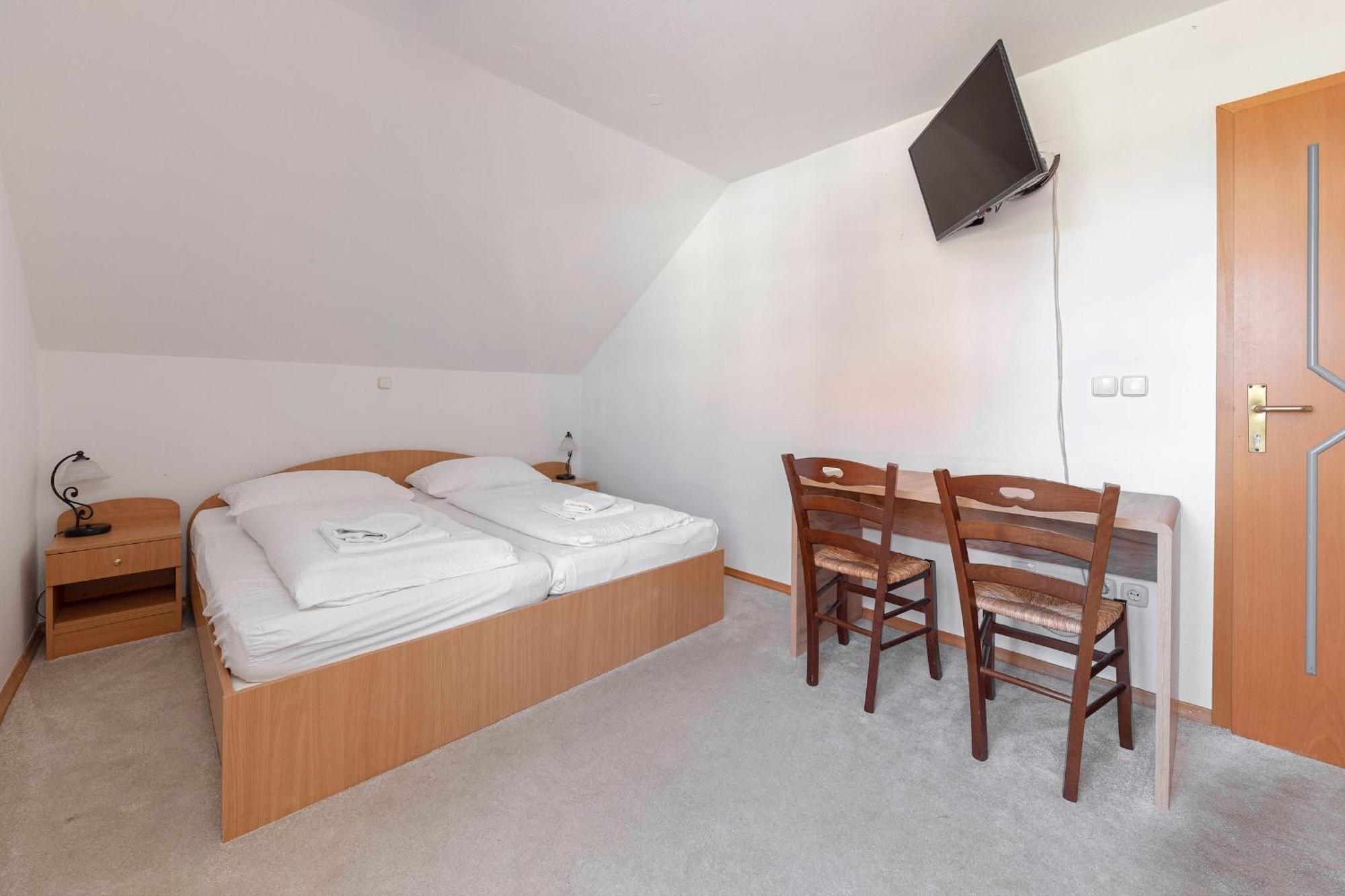 Gostilna Logar Hotel Hotemaze Exterior photo